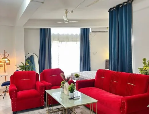 Inn The Hills – Sequoia And Scarlet