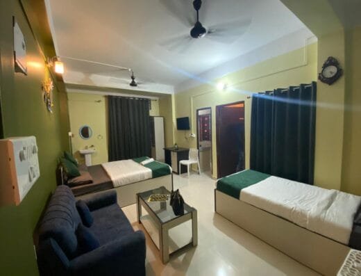 The Blue Eclipse 1RK Unit (*3 Guest *2 Bed *Kitchennete)