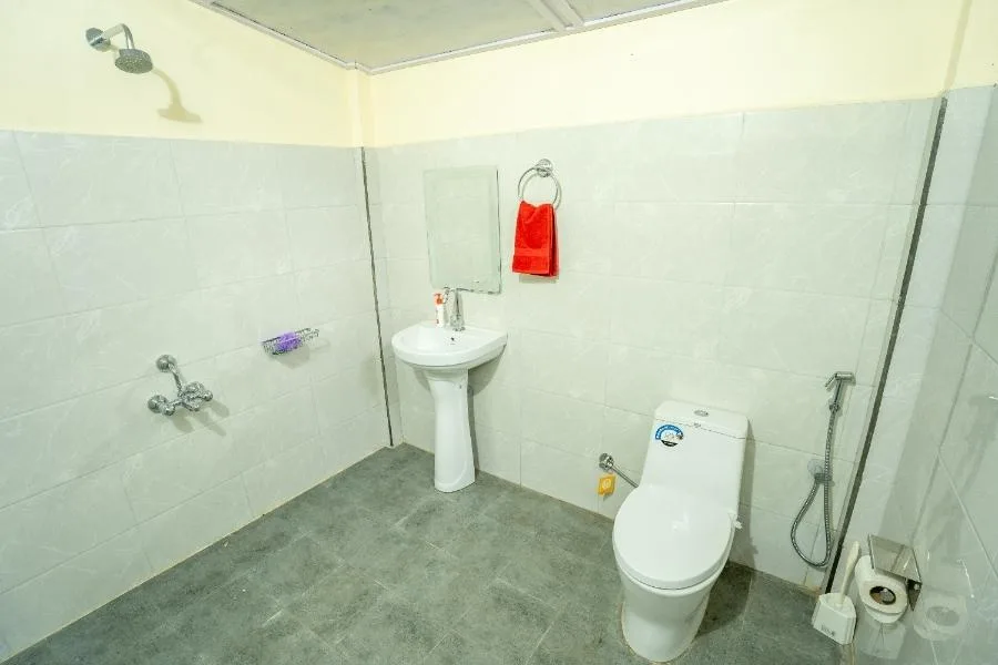 Rhododendron – Lawn View (*2 Guest *1 King Bed)